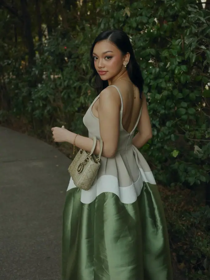 Naura Ayu di Tokyo: Low Back Dress dan Tas Lady Dior yang Memukau